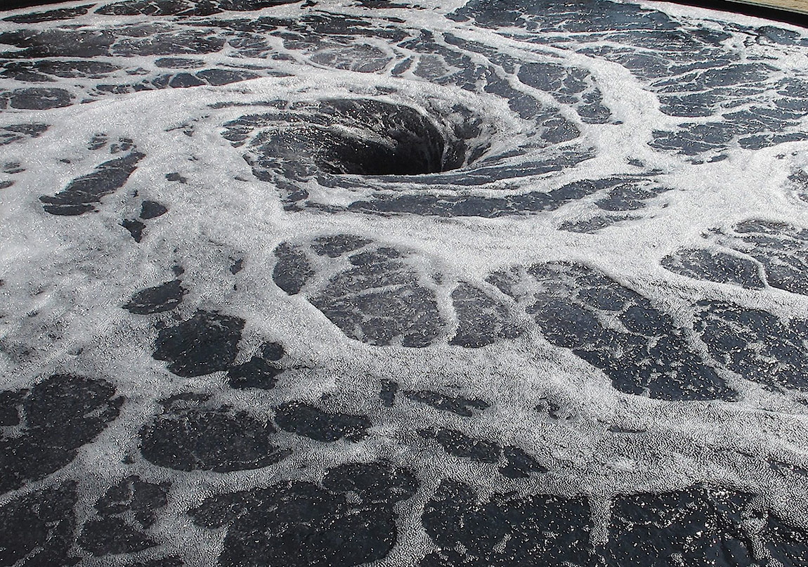 Anish Kapoor’un Su İle Yarattığı Kara Delik İlk Kez Amerika’da