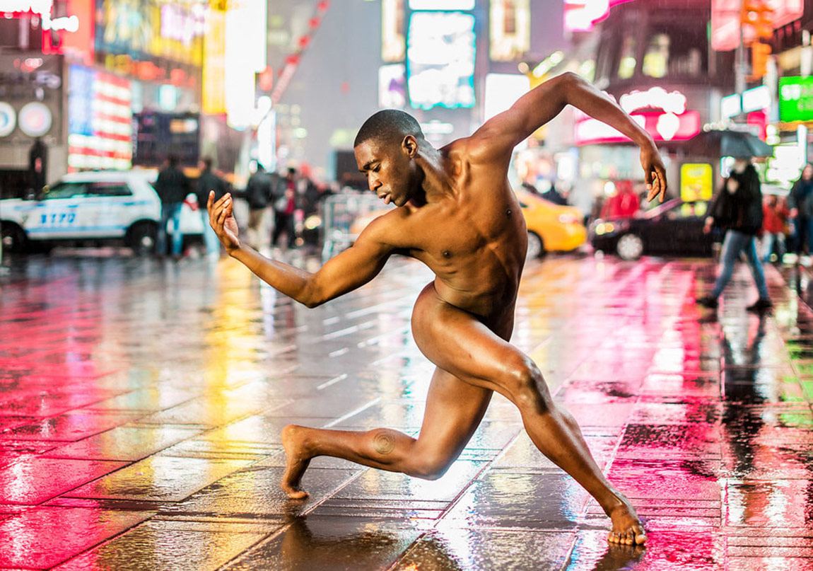 Şehrin Işıklarıyla Dans Eden Balerinler