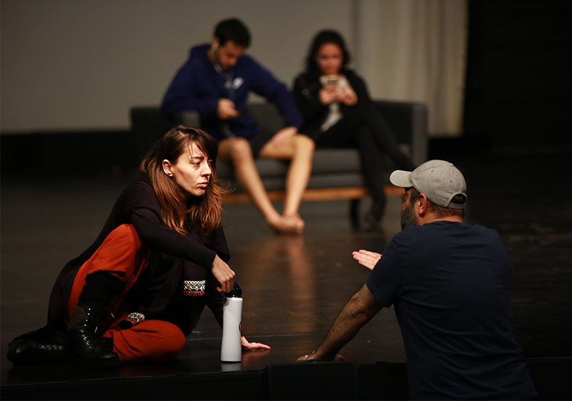 Dehşet Verici ve Dokunaklı Bir “İlk Aşk” Hikâyesi