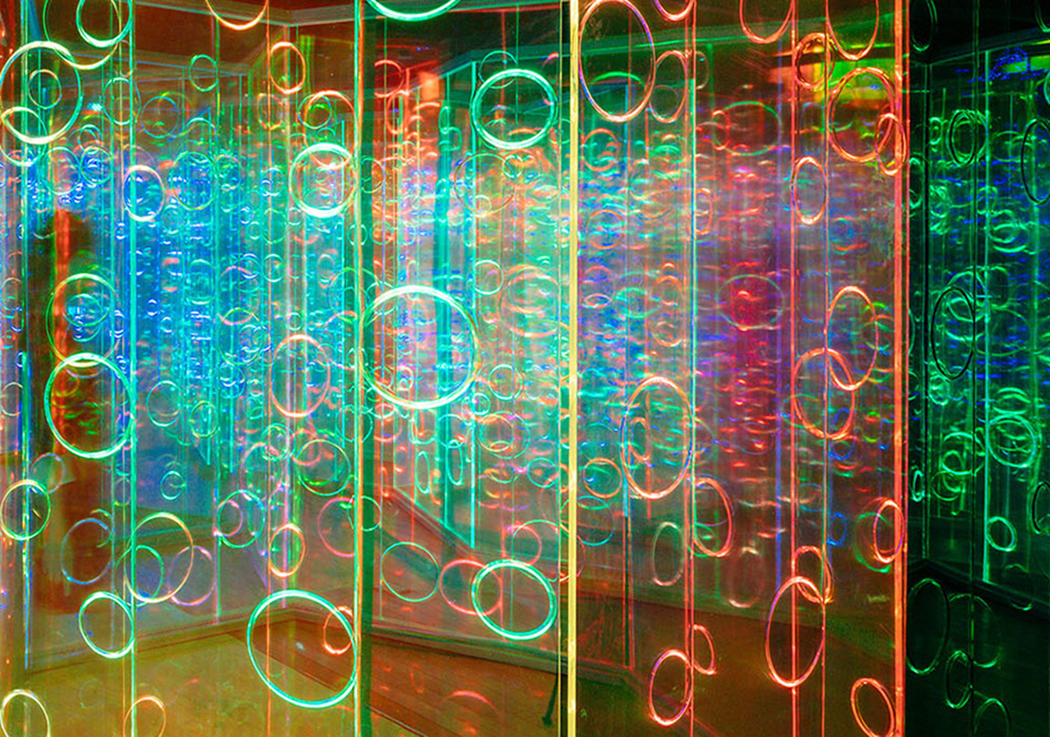 Gökkuşağı Renkleriyle Kromatik Bir Evren