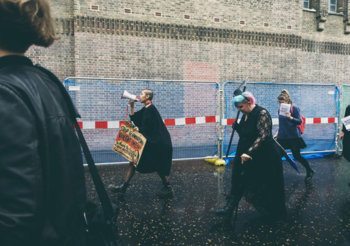 Yeni Tate'e Feminist Protesto!