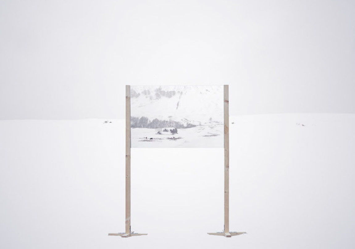 Gerçek Olan Manzara mı Aynadaki Yansıması mı?