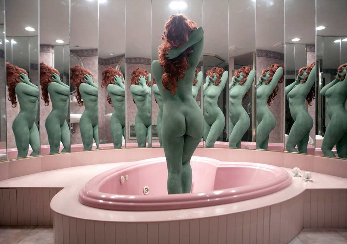 Balayı Otelinde Yalnız Bir Kadın