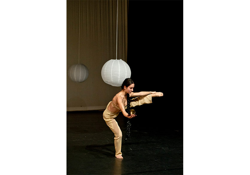 Canan Yücel Pekiçten’in “How To Enjoy Ceylon Tea” Performansı Kundura Sahne’de