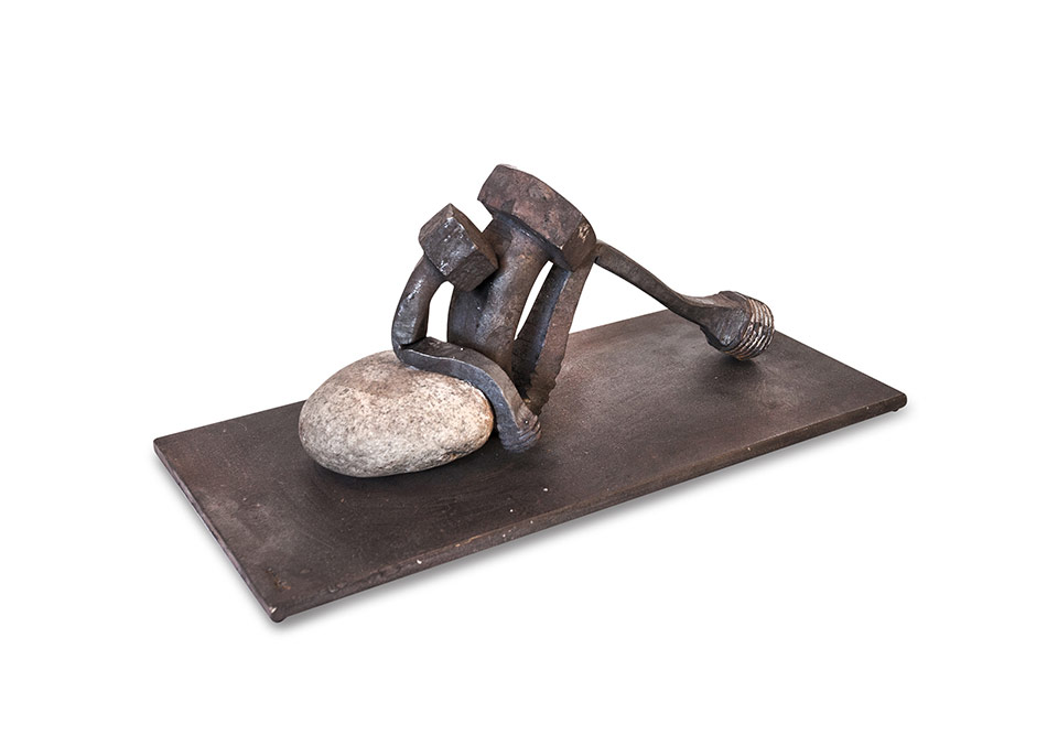 Paslanmış Çiviler İnsan Formuna Dönüşürse