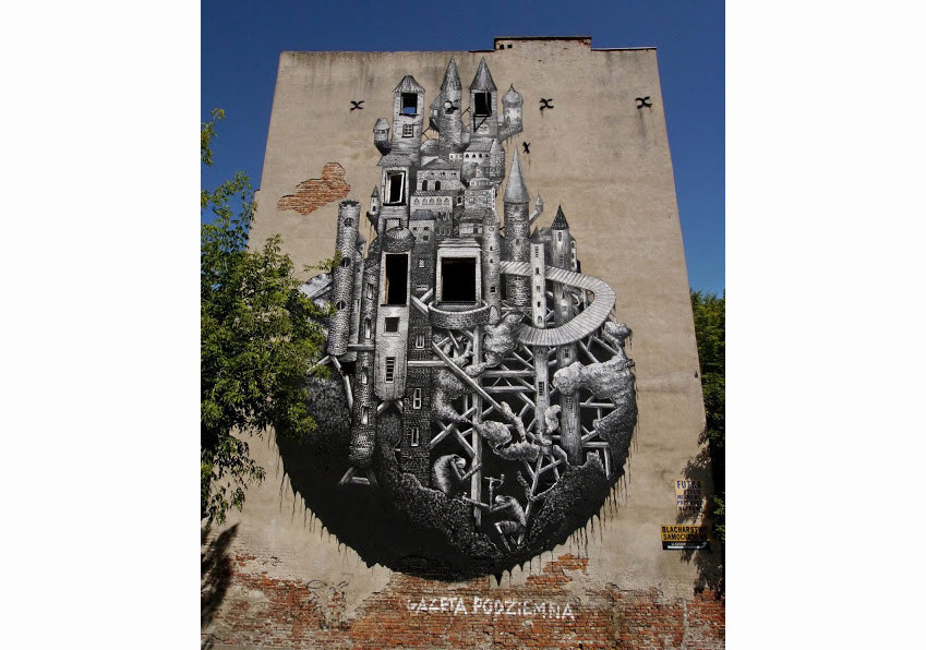 Dönüşüme Uğramış Yaratıklar Duvarları Süslüyor