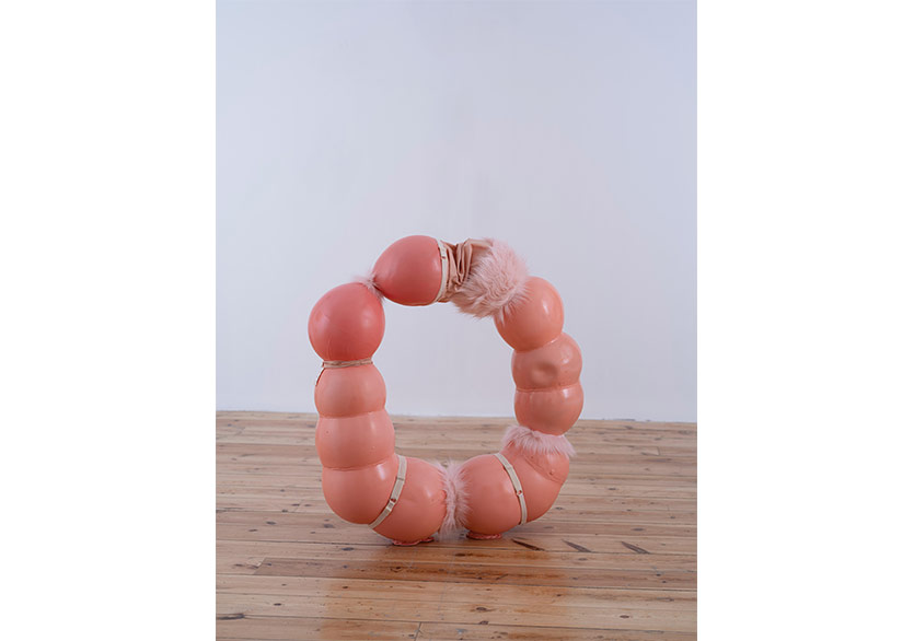 “Günlerin Köpüğü ve Kilerdeki Zift” Sergisi Fikret Otyam Sanat Merkezi’nde