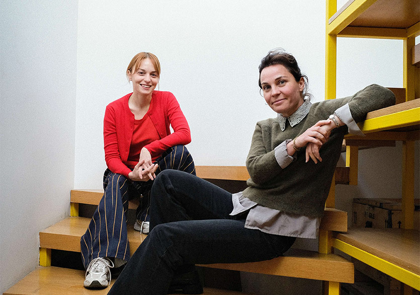 Tülin Özen ve Nilperi Şahinkaya Tiyatro Sahnesinde: “Ballı Süt”