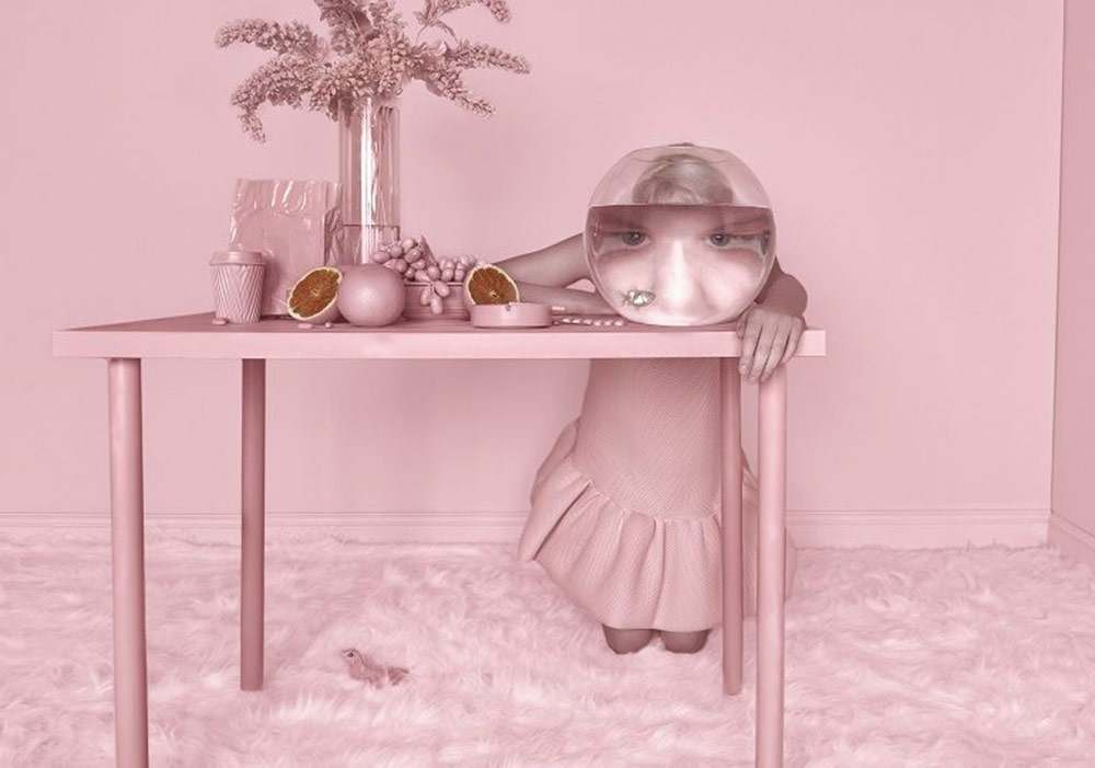 Balayı Otelinde Yalnız Bir Kadın