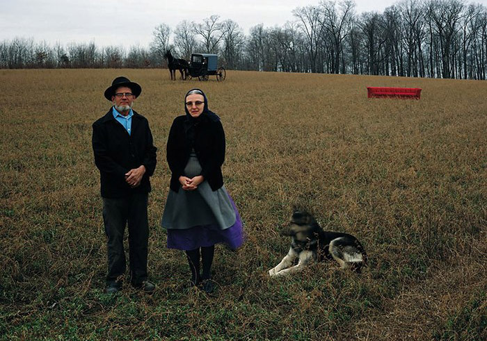 Dünyayı Dolaşan Bir Kırmızı Kanepe