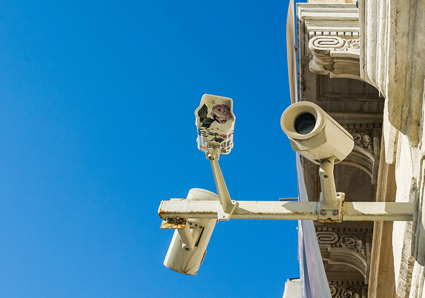 Çiçekli Güvenlik Kameraları İstanbul Sokaklarında