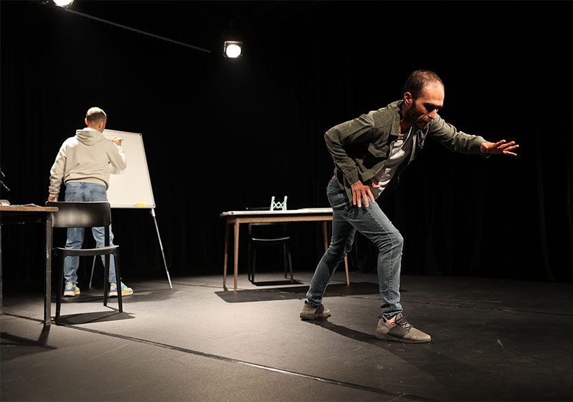 “Kaçak Çay Performansı” Avrupa Yolculuğuna Başlıyor