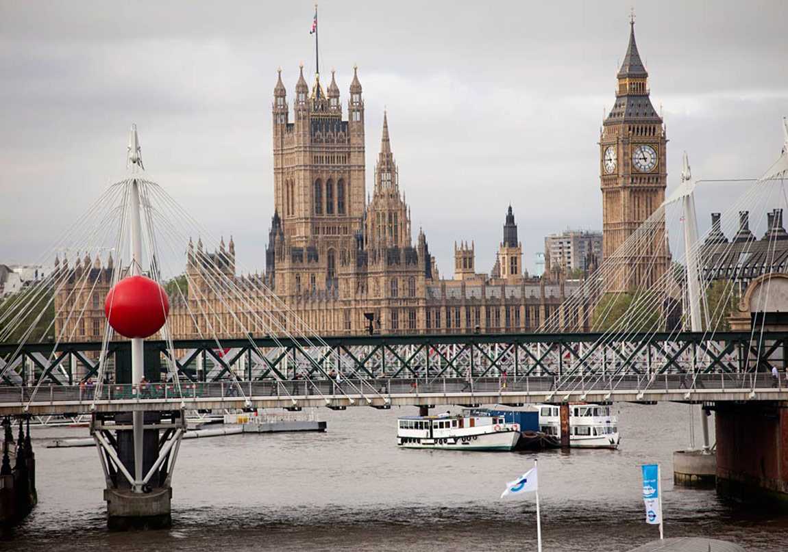 Kırmızı Bir Topun Maceraları
