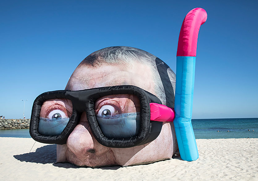 Şnorkelli Damien Hirst 12 Milyon Doları Beklerken