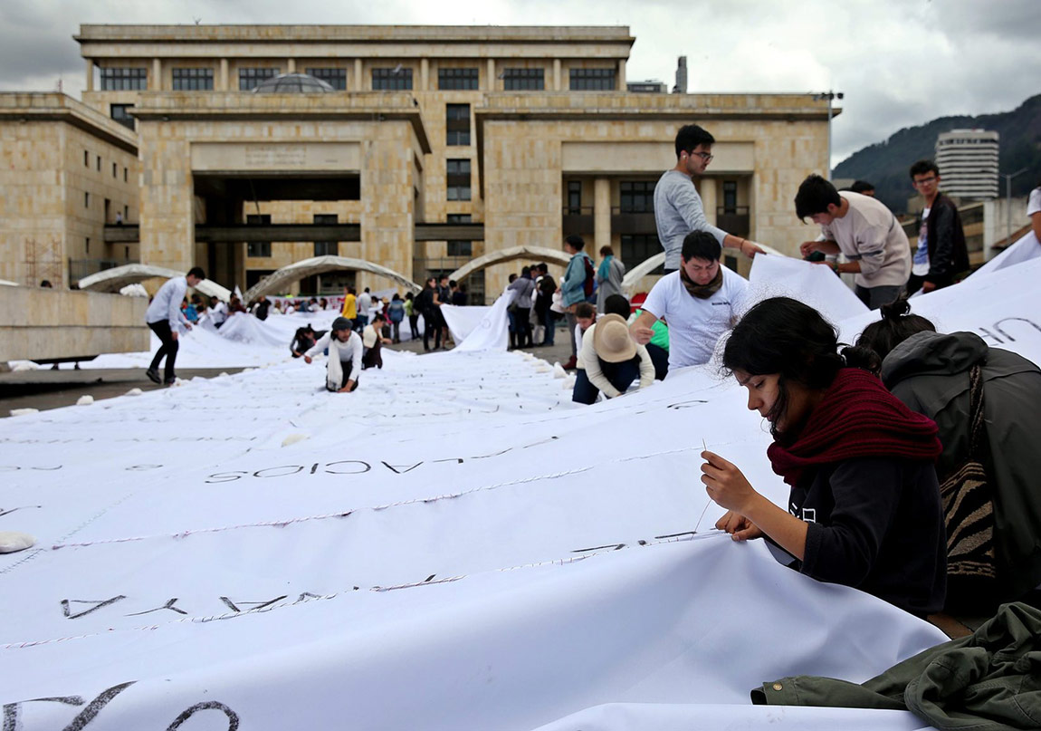 Kolombiya’da Savaş Kurbanlarını Anmak İçin Dev Kefen
