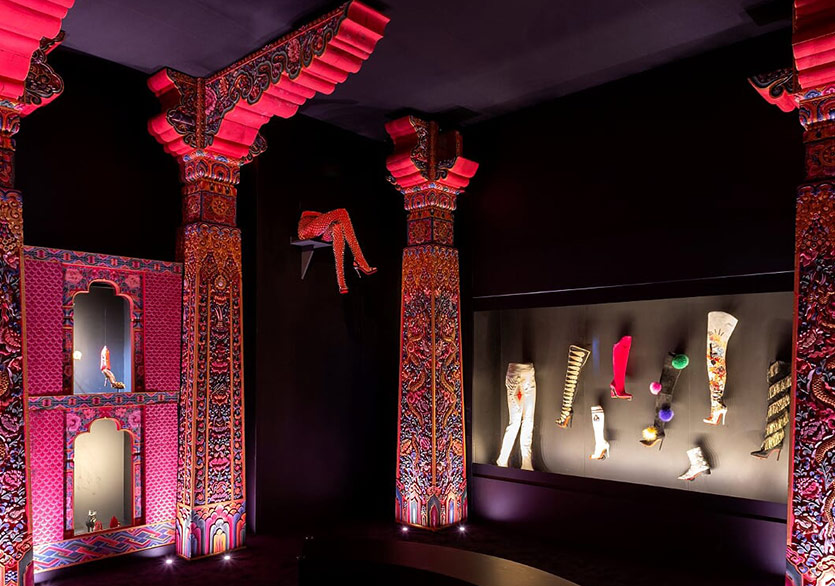Le Palais de la Porte Dorée’de Christian Louboutin Sergisi