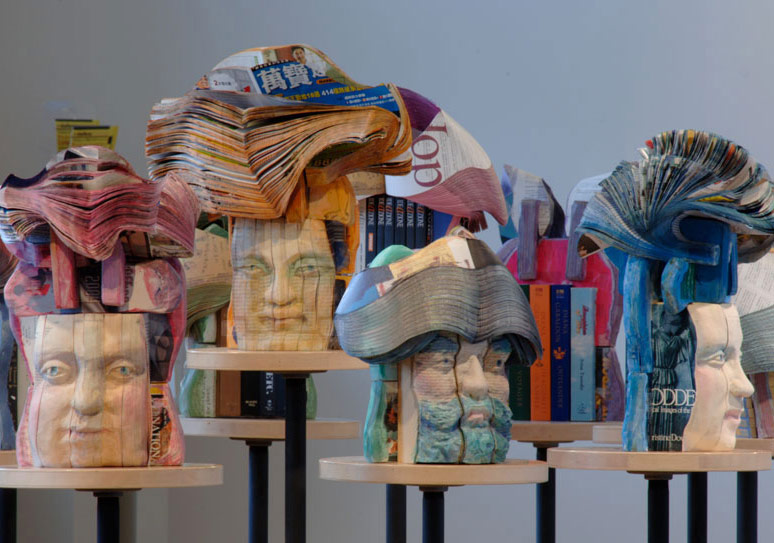 Günlük Objeler Heykelleri Süslüyor