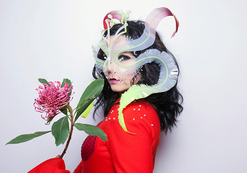 Björk’ün Oldukça İyimser Sihirli Evreni

