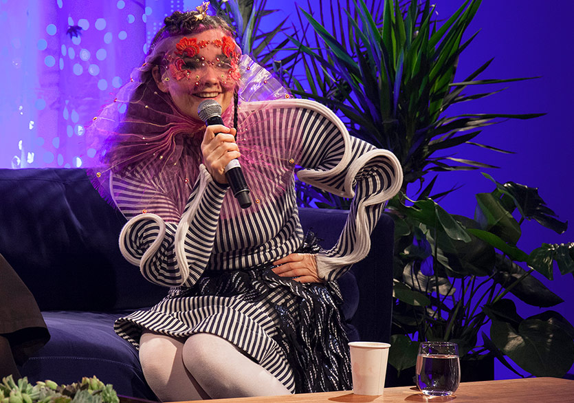 Björk’ün Oldukça İyimser Sihirli Evreni
