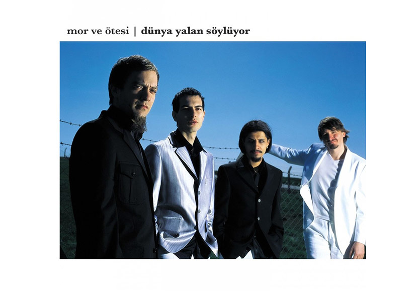 mor ve ötesi’nden Rainbow45’te İmza Günü