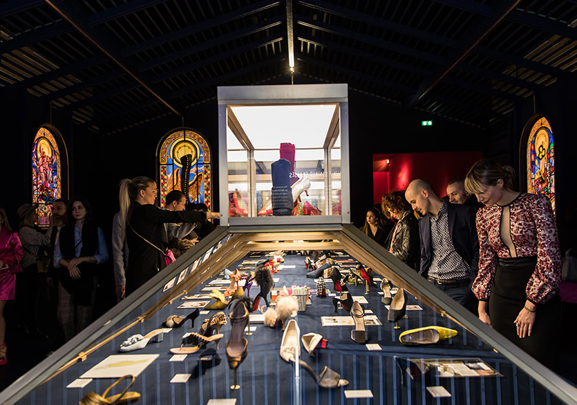 Le Palais de la Porte Dorée’de Christian Louboutin Sergisi