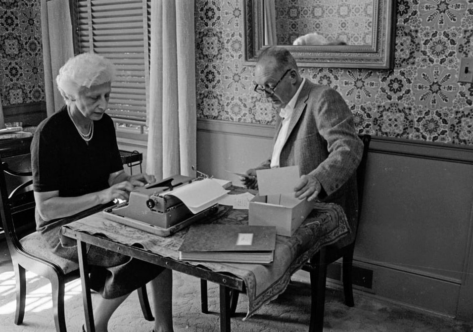 Daktilolar ve Sahipleri: Ünlü Yazarlar İş Üstünde