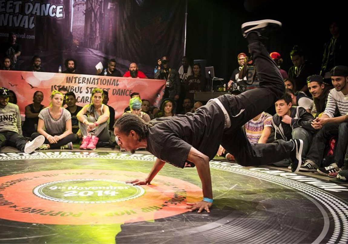 Zorlu PSM’de Dans Tutkunlarını Çağırıyor!