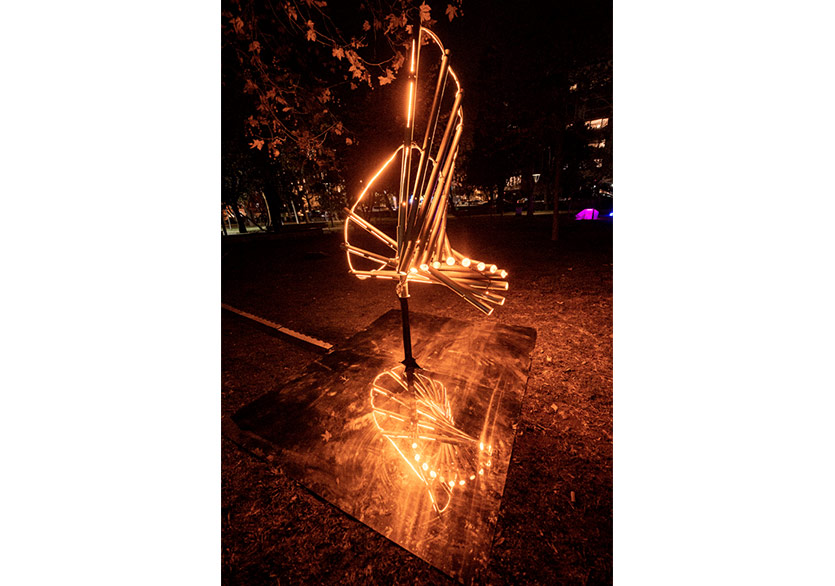 “Karanlığı Aydınlat” Işık Enstalasyon Sergisi Kadıköy Yoğurtçu Parkı’nda