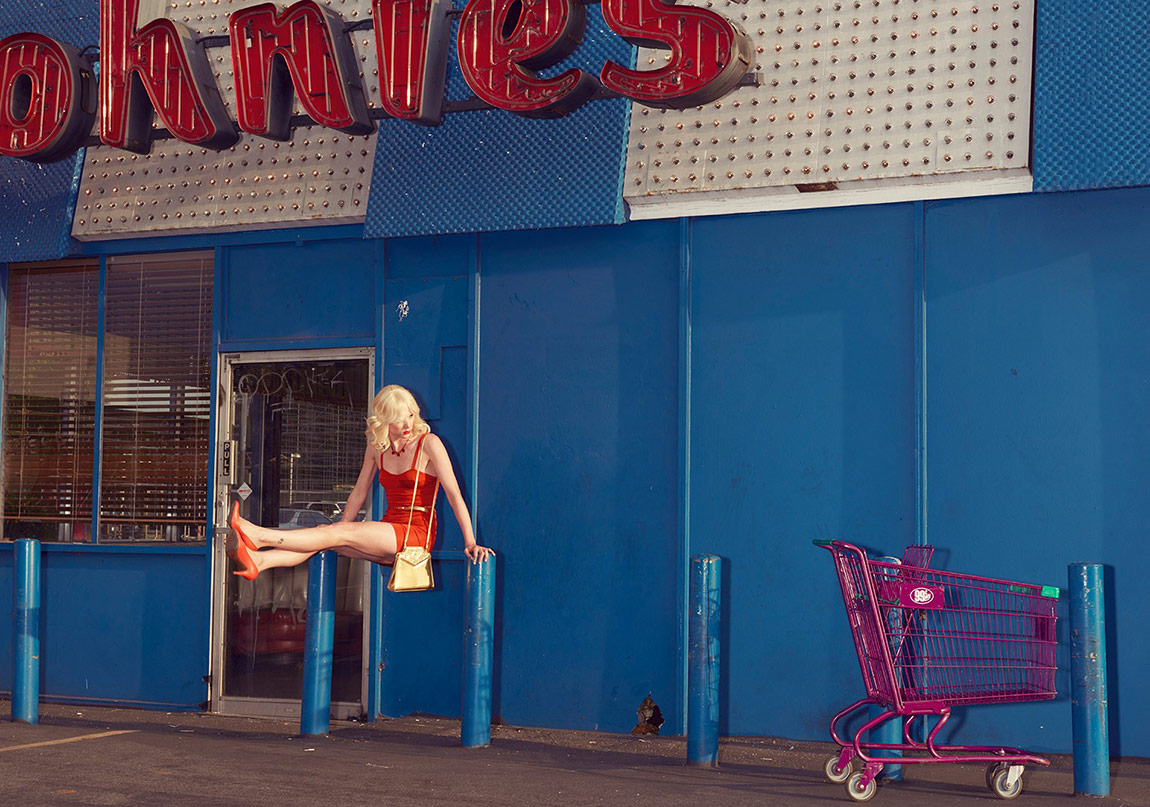 Günlük Hayattan Sürreal Kadın Portreleri