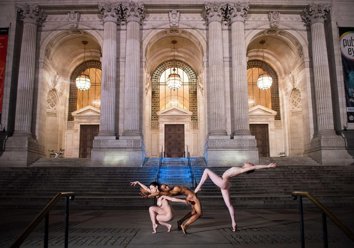 Şehrin Işıklarıyla Dans Eden Balerinler