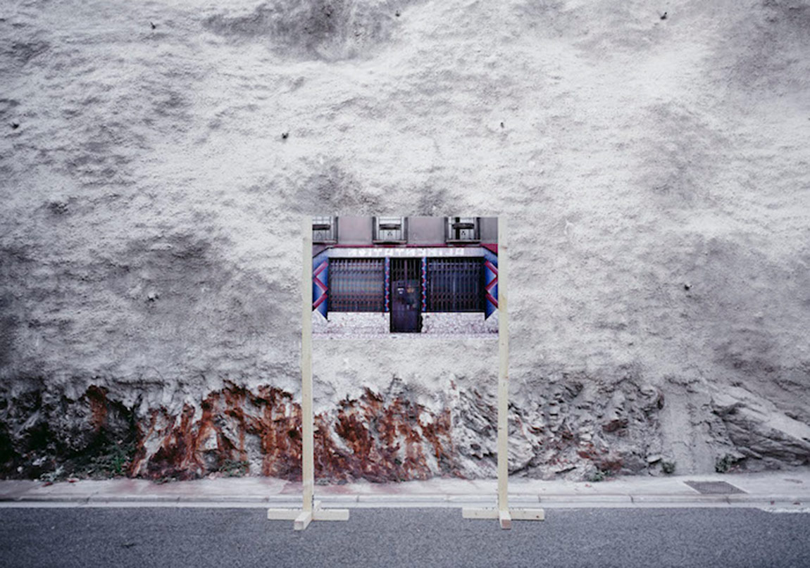 Gerçek Olan Manzara mı Aynadaki Yansıması mı?