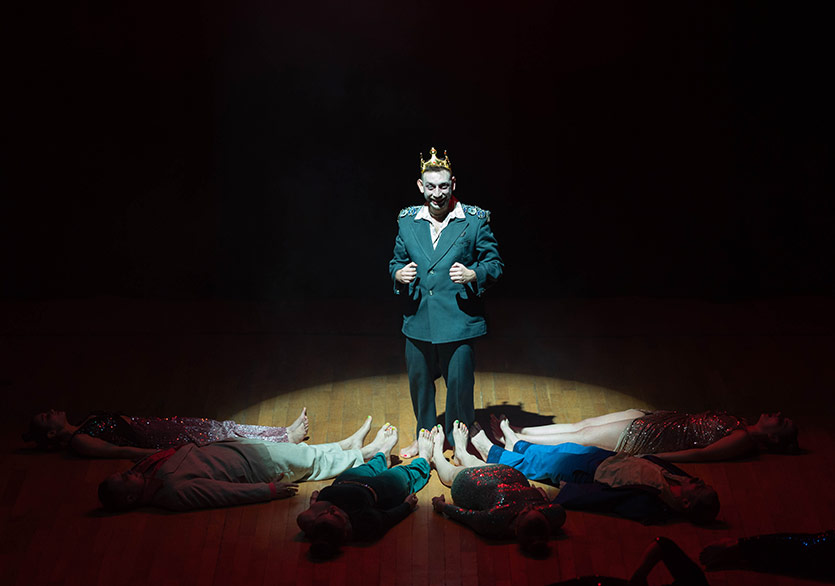 Sarı Sandalye’nin “Kral Übü”sü Sahnelere Veda Ediyor