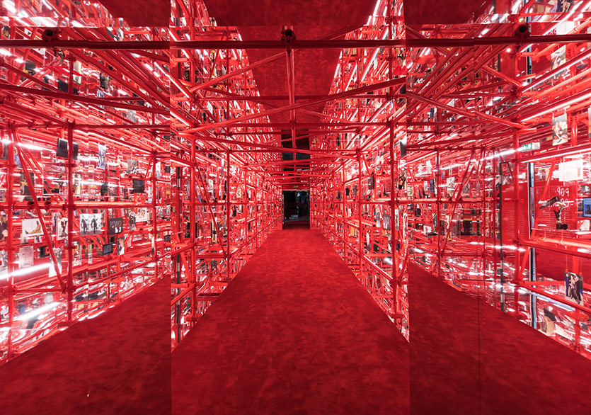 Le Palais de la Porte Dorée’de Christian Louboutin Sergisi