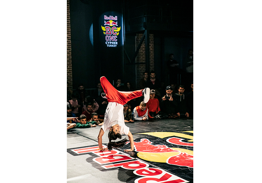 Red Bull BC One E-Battle Finalini Türk B-girl Jemrayy Zorluyor