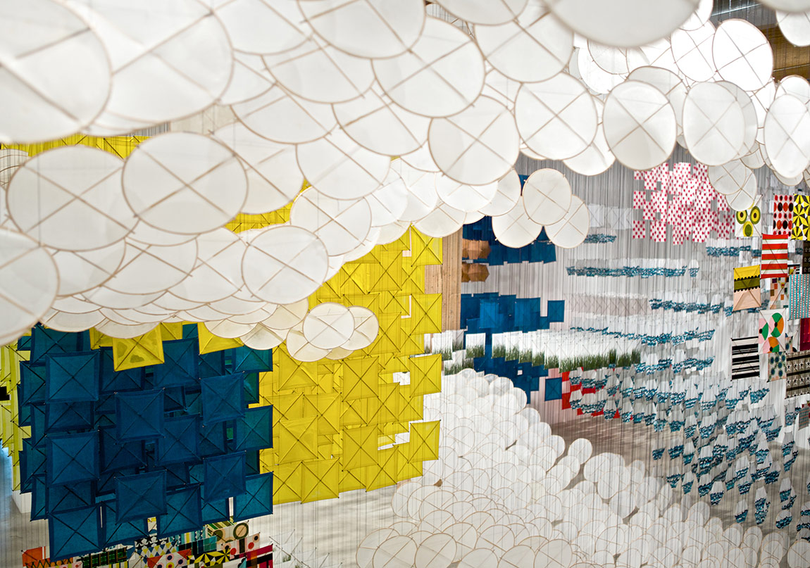 Uçuşan Binlerce Kağıt