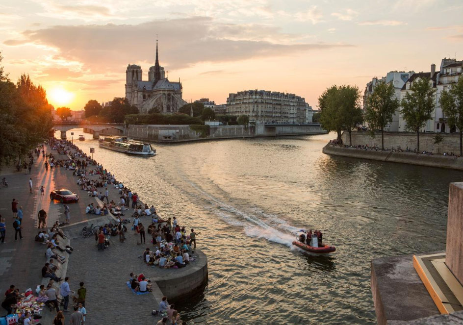 Notre-Dame de Paris Katedrali'nde Yangın