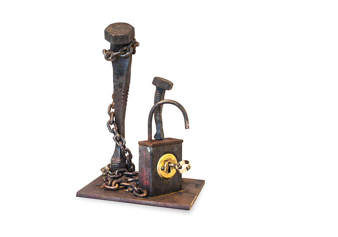 Paslanmış Çiviler İnsan Formuna Dönüşürse