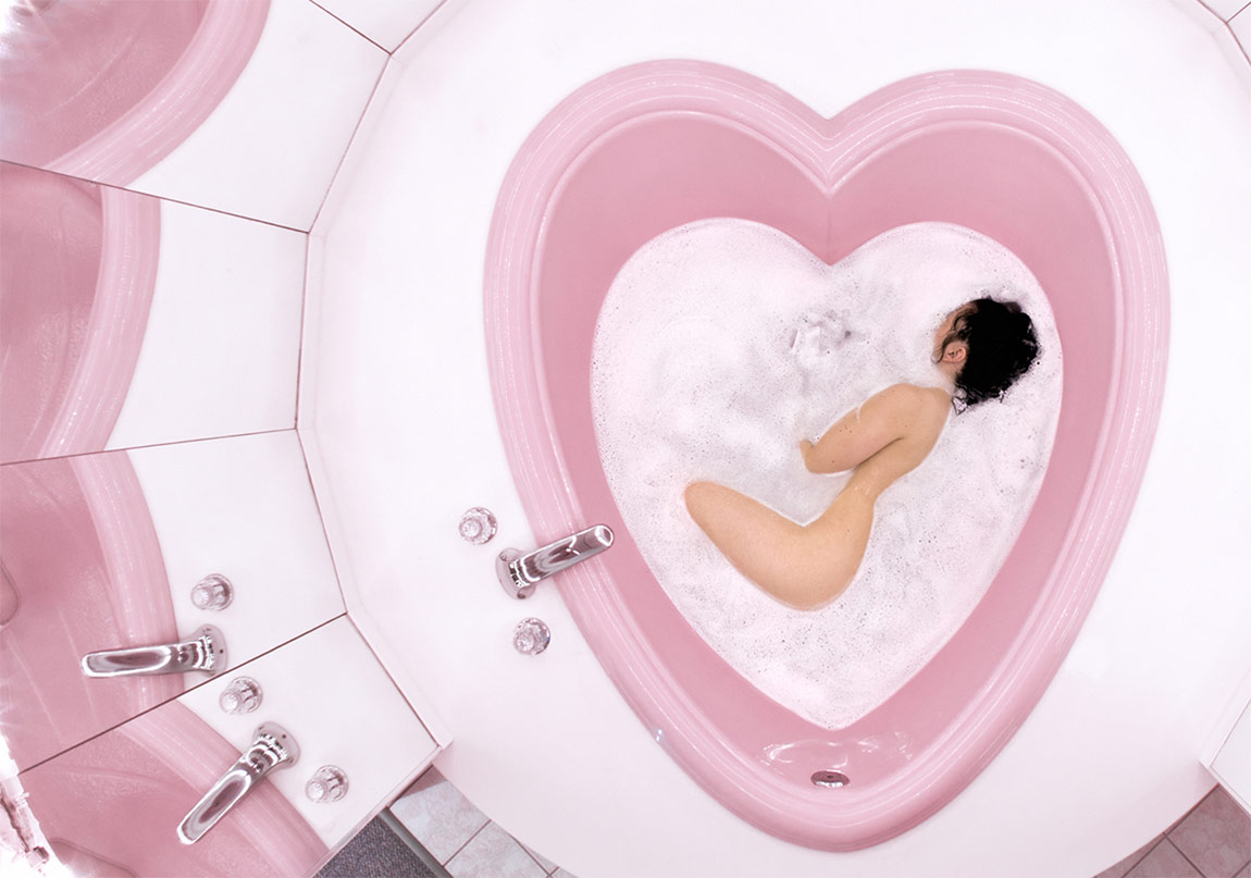 Balayı Otelinde Yalnız Bir Kadın