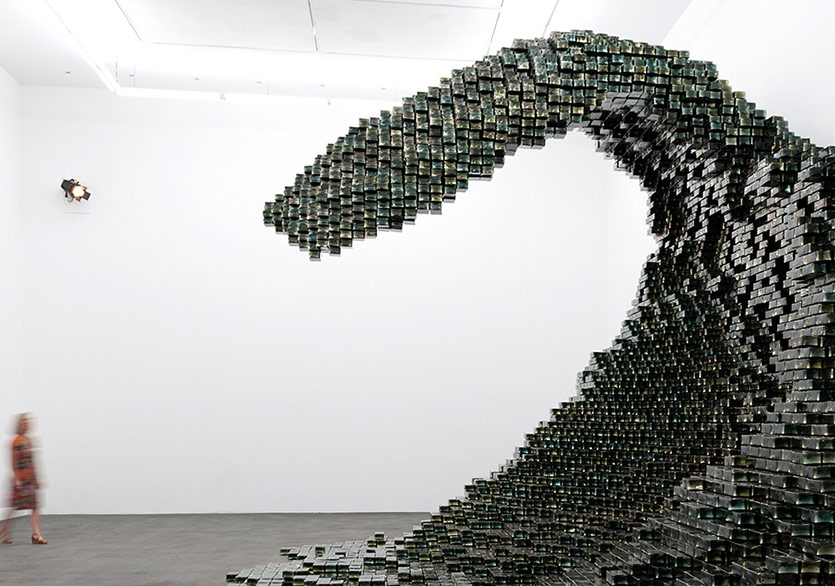 Cam Tuğlalardan Bir Dalga