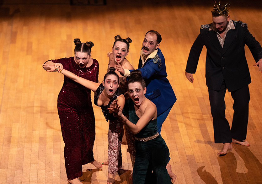 Sarı Sandalye’nin “Kral Übü”sü Sahnelere Veda Ediyor