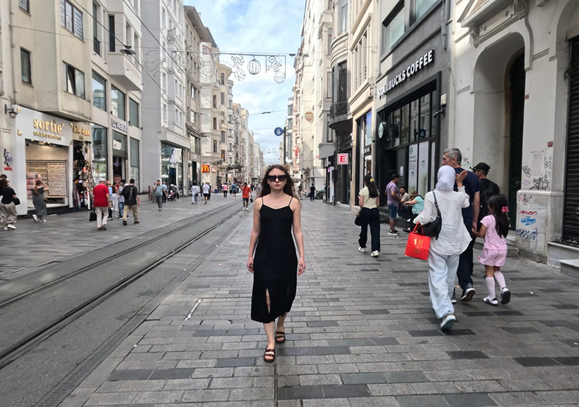 “Baharın Kokusunu Hatırlıyor musun?” Sergisi Beyoğlu’na Yayılıyor