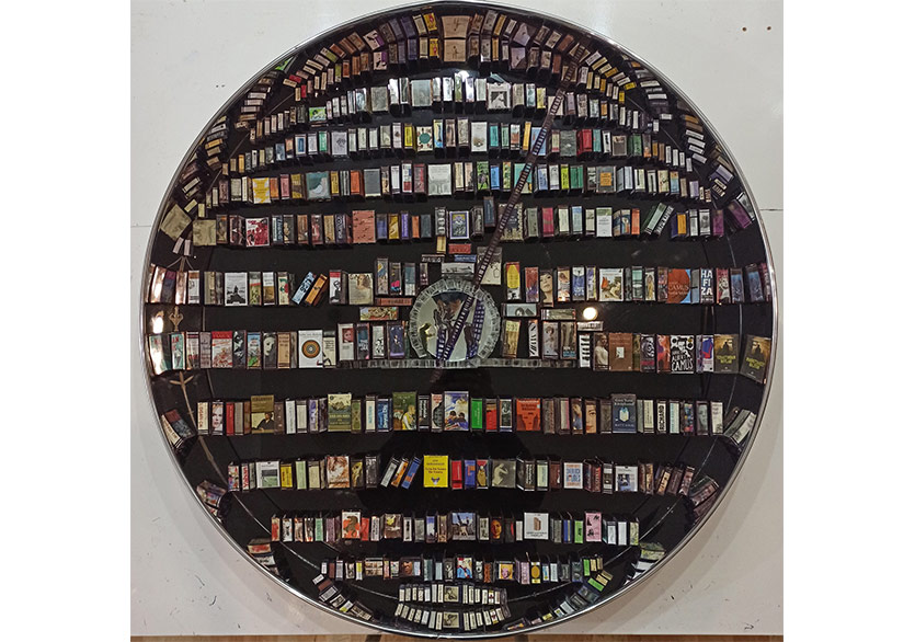 Engin Beyaz’ın “Sanal Kütüphane” Sergisi Galeri Diani’de