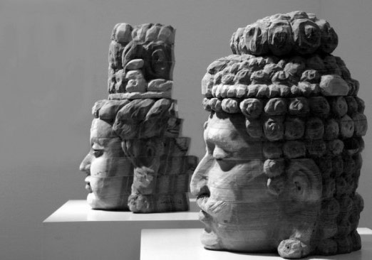 Günlük Objeler Heykelleri Süslüyor