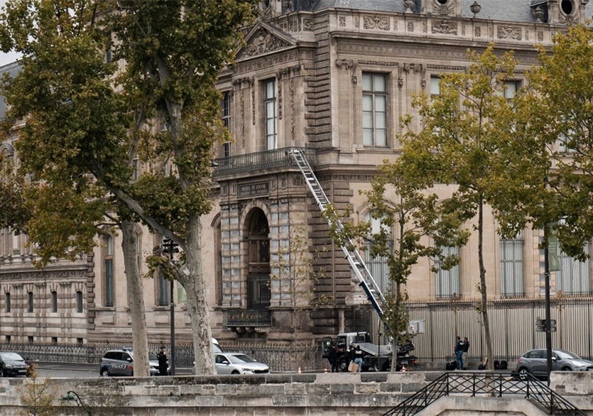 Louvre Müzesi’nde Soygun