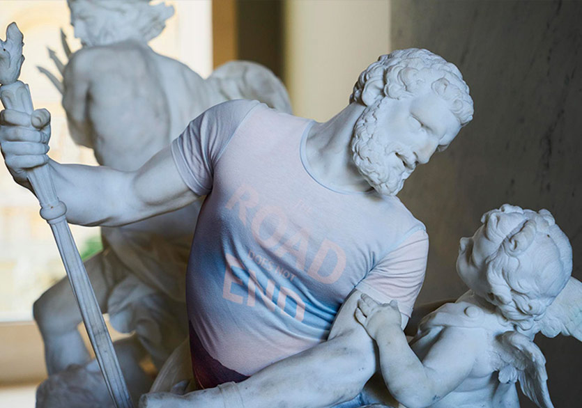 Klasik Heykeller Günümüz Kıyafetleriyle