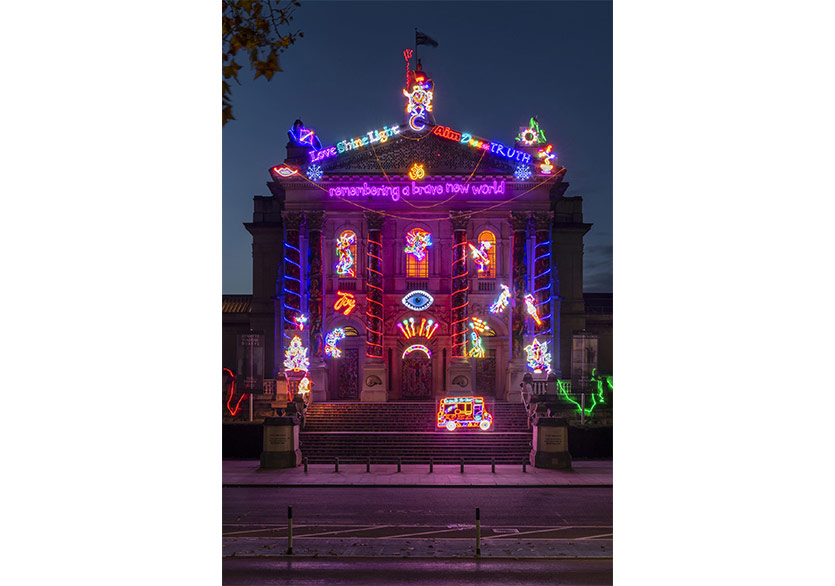 Neon Pelerinli Tate Britain Renkli Bir Enstalasyonla Diwali'yi Kutladı