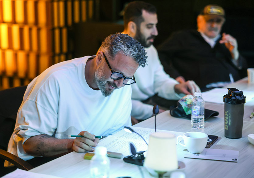 Onur Ünlü “Güneşin Oğlu” ile Tiyatro Sahnesinde