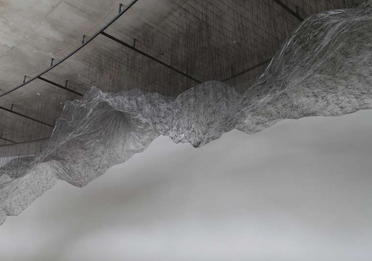 Yerçekimine Meydan Okuyan Enstalasyonlar