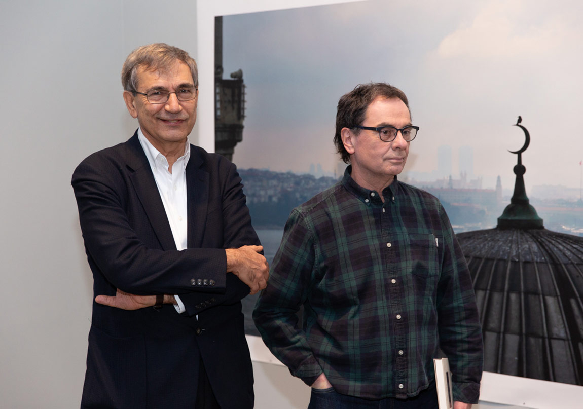 Orhan Pamuk’un “Balkon Fotoğraflar” Sergisi Ziyarete Açıldı