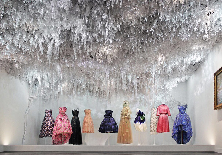 Dior’un 70. Yıl Retrospektifinin Çiçekleri